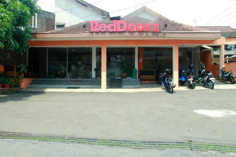 Reddoorz Syariah Near Btc Fashion Mall バンドゥン エクステリア 写真